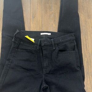 Black Levi’s high rise super skinny